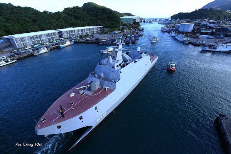 molniya-viet-nam-lot-top-tau-fac-nguy-hiem-nhat-chau-a-hinh-11 12