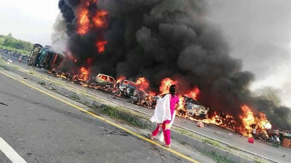 cháy xe chở dầu ở Pakistan