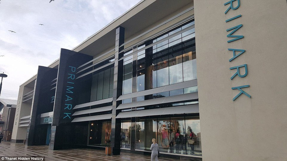 duong-ham-the-chien-2-duoi-long-sieu=thi-1