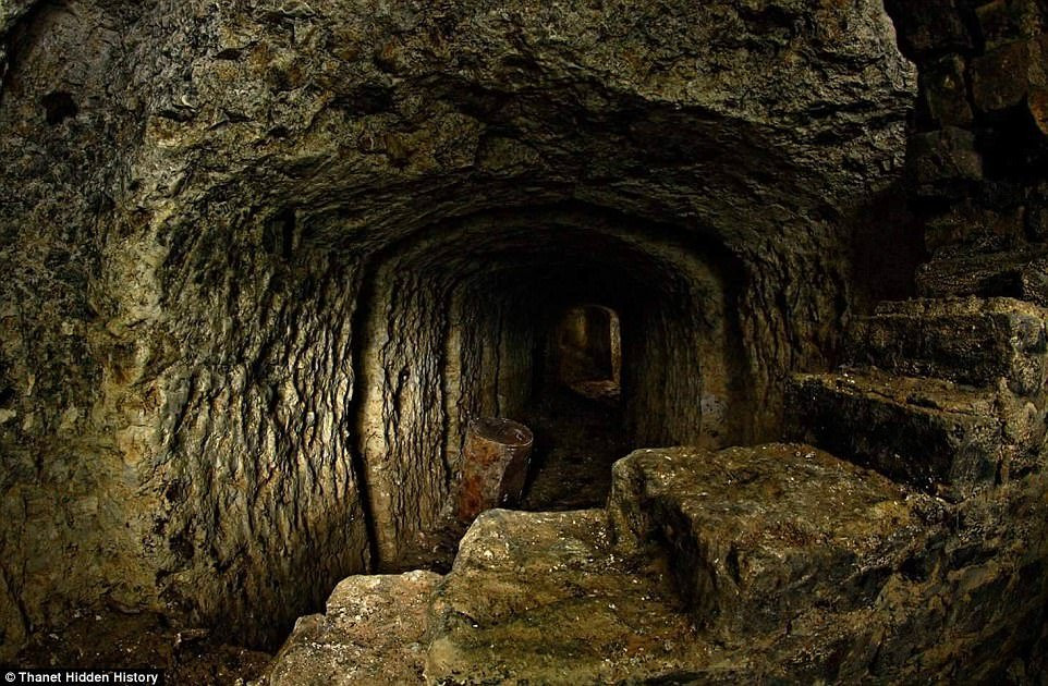 duong-ham-the-chien-2-duoi-long-sieu=thi-11 11