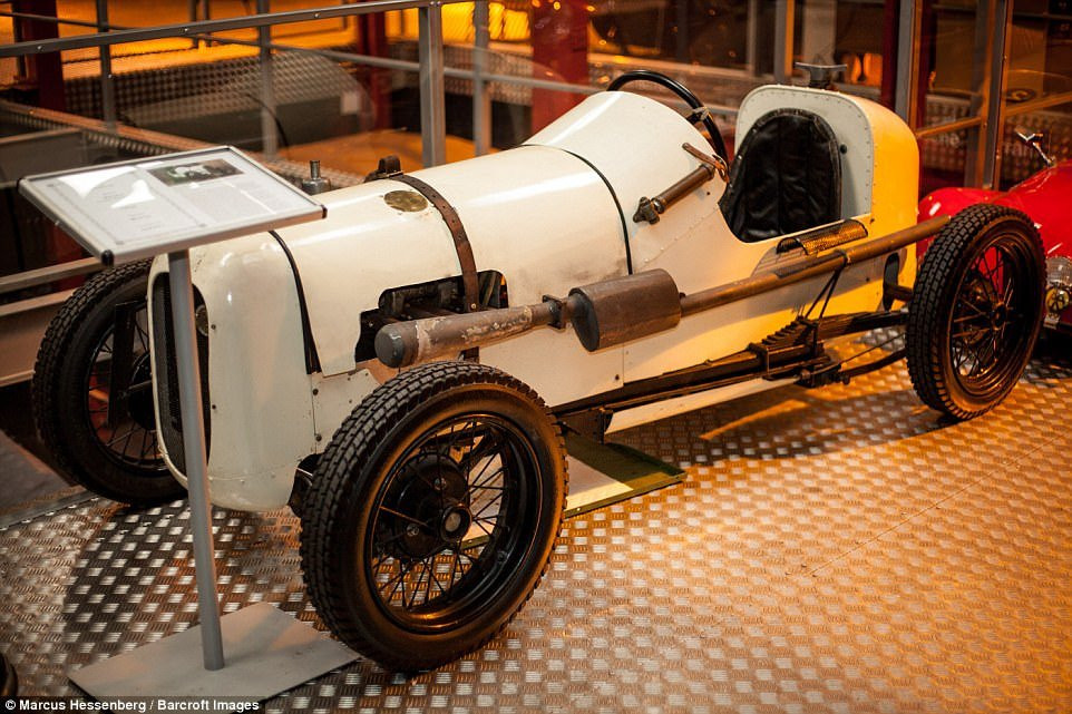 bo-suu-tap-xe-cua-ti-phu-nguoi-anh-4 4