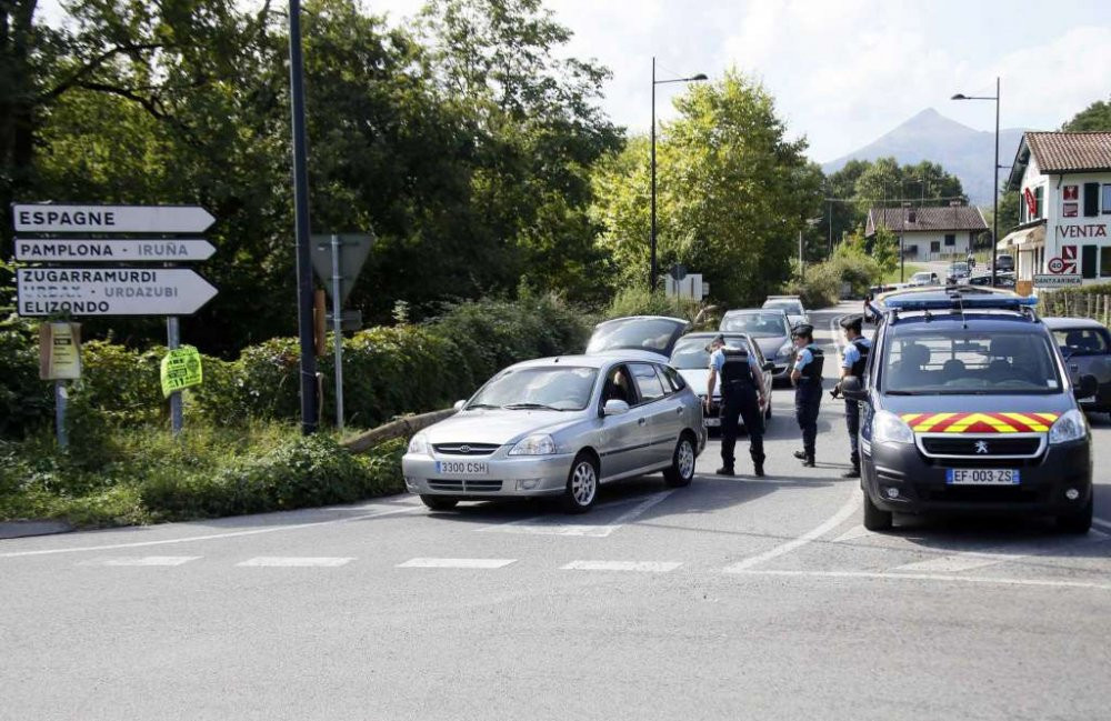 French Police Dantcharia - AP - 19.8 - 2 6