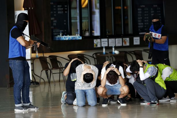 han-quoc-dien-tap-chong-khung-bo-1