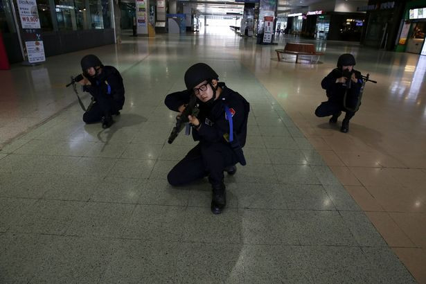 han-quoc-dien-tap-chong-khung-bo-4 4