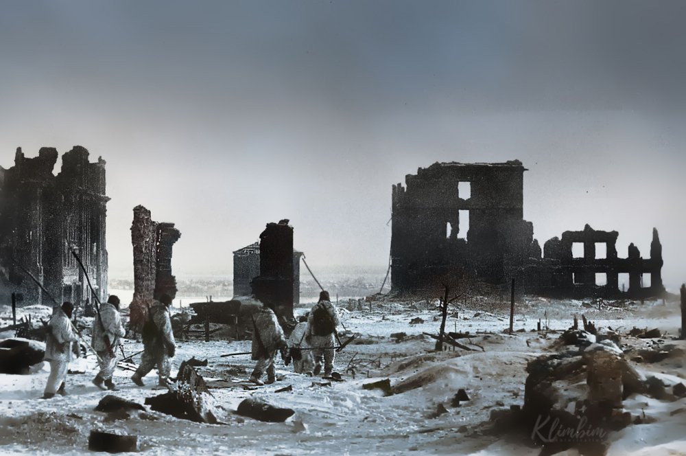 the-center-of-stalingrad-after-liberation-winter-1943-color - Olga Shirnina 6