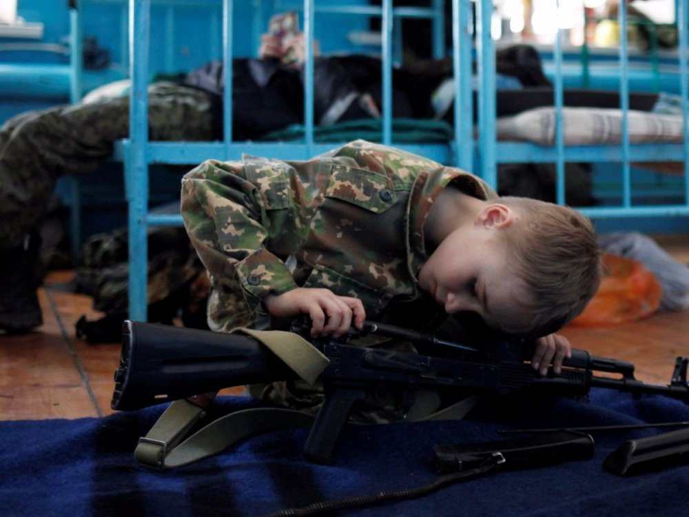 truong-quan-su-nga-cham-soc-sung-4 5