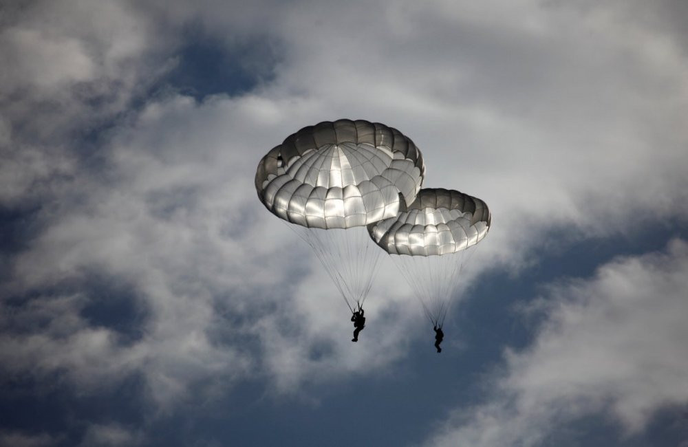 truong-quan-su-nga-nhay-du-13 5