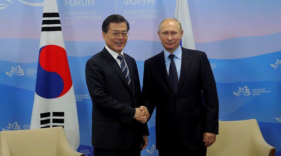 59afa1dddda4c830298b4568 - Putin Moon Jae-in 3