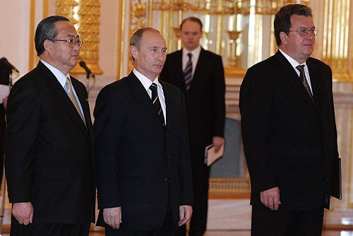 Vladimir_Putin_with_Kim_Yong_Jae