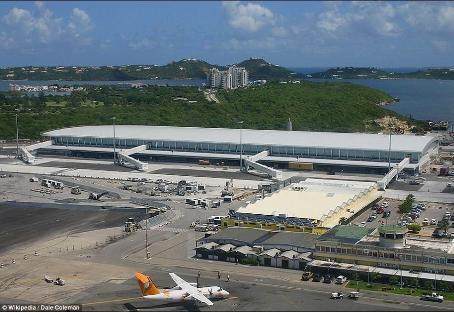 anh-truoc-sau-bao-irma-12-san-bay 11