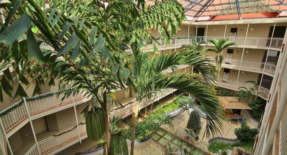 anh-truoc-sau-bao-irma-2-144-room, waterfront Beach Plaza Hotel in St Martin