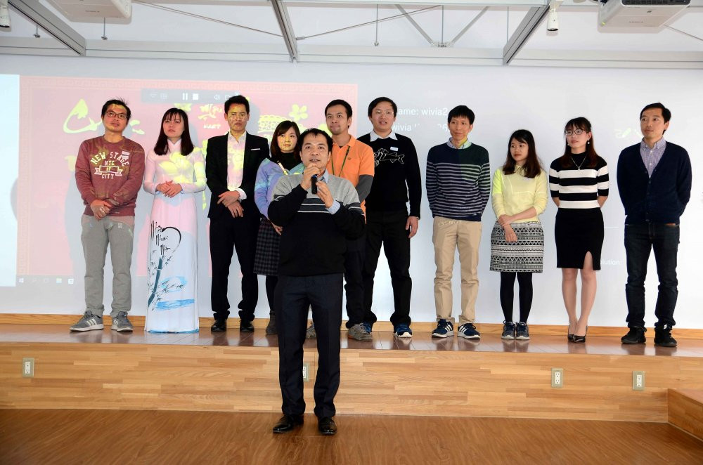 Ra mat ban lien lac cua Cong dong nguoi viet tai Tsukuba