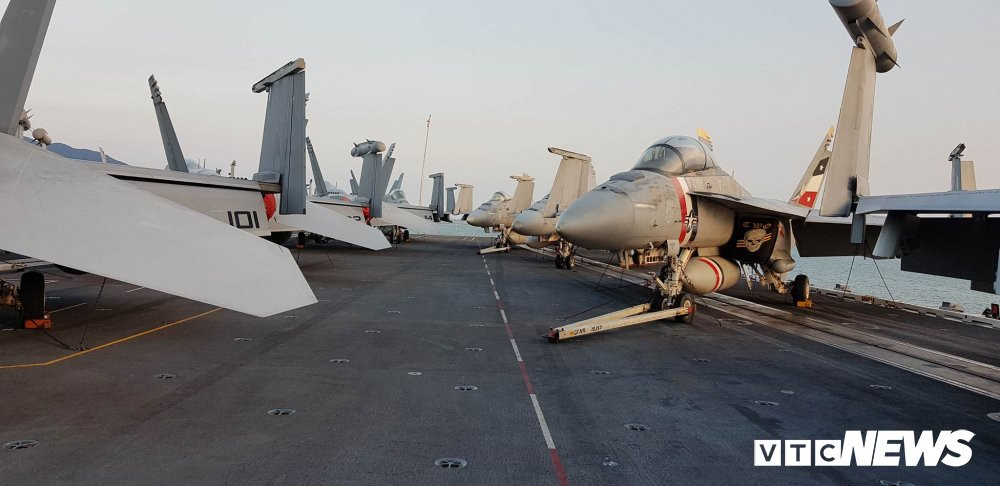 can-canh-san-bay-tau-san-bay-my-o-da-nang-2