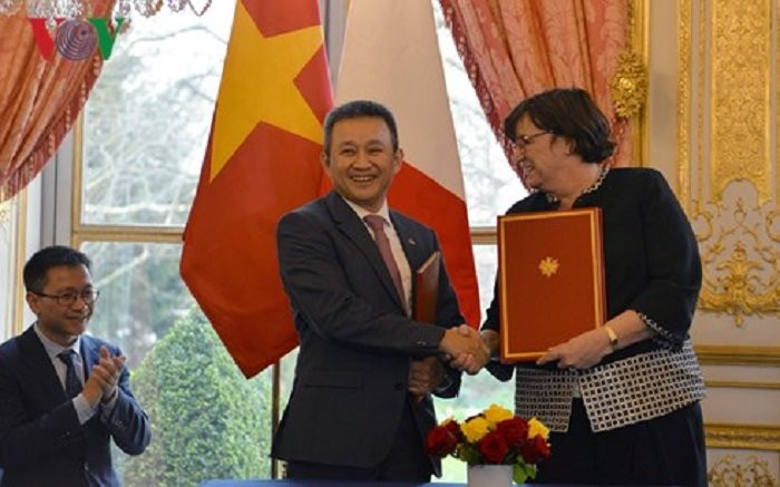 ky-hop-dong-viet-phap 3