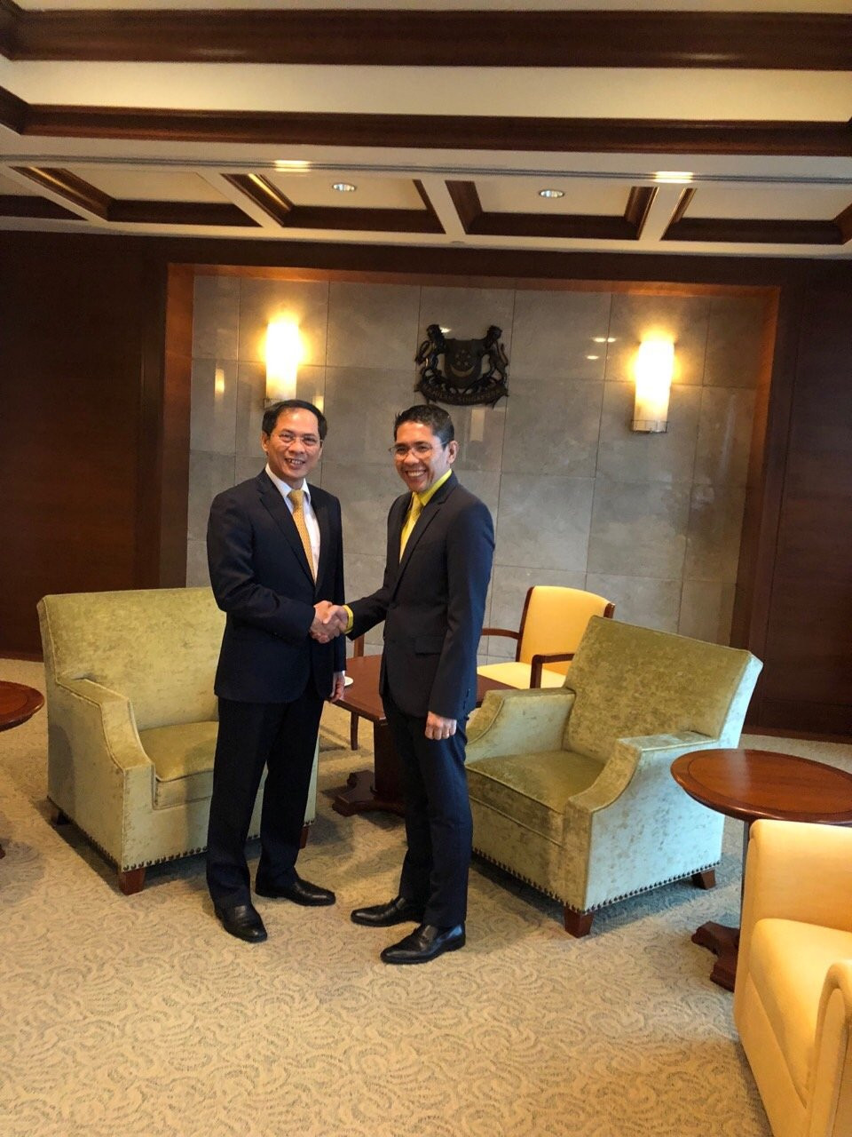 01_Thu truong Bui Thanh Son va Quoc vu khanh cao cap BNG Singapore