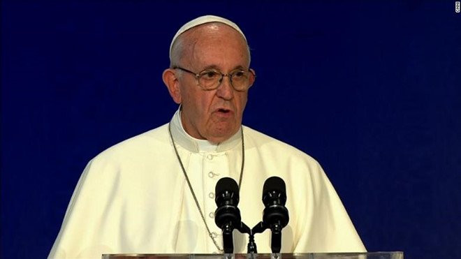 180825080433popefrancisoverlaytease