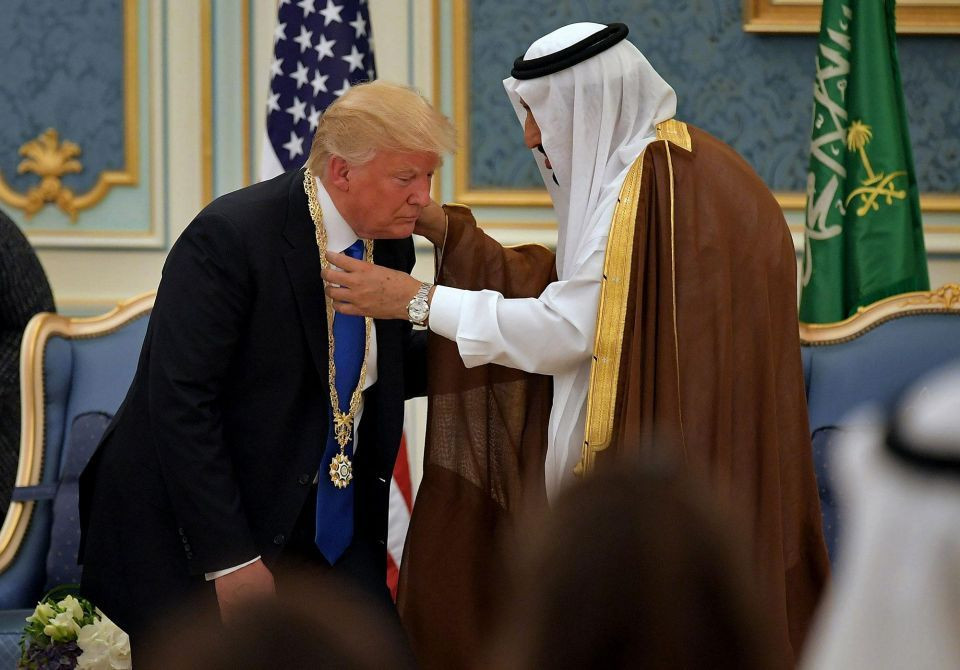 trump-Salman bin Abdulaziz-gift-1