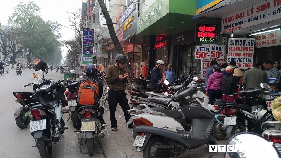 nguoi-dan-do-xo-di-mua-the4 8