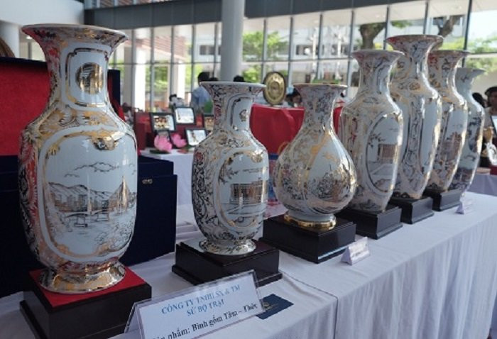 1-Binh-gom-Luu-Huong-JPG-7963-1508140783 10