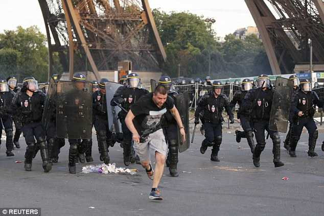 3623C02700000578-3683572-