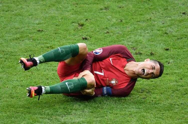 Cristiano-Ronaldo-injury-vs-France-Euro-2016-final-July-2016