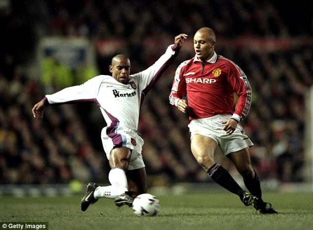 Hinh anh Manchester United vua trai qua mua giai toi te nhat trong lich su Premier League