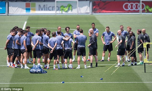 40EFBC6000000578-0-image-a-28_1496180846691 4