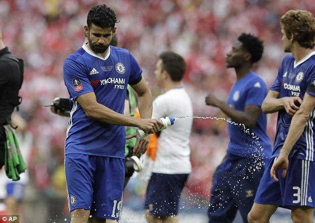 40DD58EE00000578-4562070-image-a-2_1496312150140 3