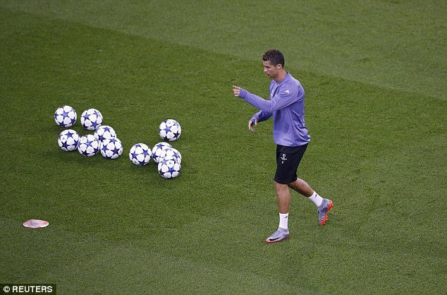 410A32B600000578-4567268-image-a-24_1496429747580 3