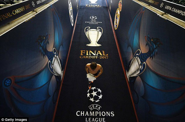 410A77D600000578-4567268-image-a-32_1496430811653 4