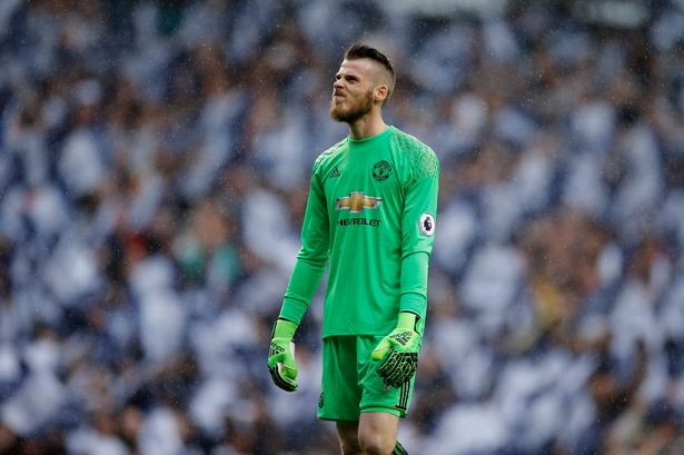 Manchester-Uniteds-David-De-Gea-looks-dejected 3