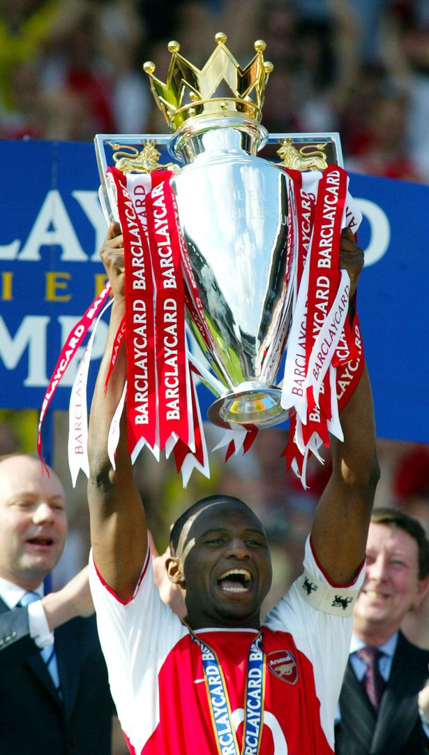 ARSENALS-VIEIRA-LIFTS-2004-PREMIERSHIP-TROPHY-AT-END-OF-ENGLISH-PREMIER-LEAGUE-SOCCER-MATCH-AGAIN 4