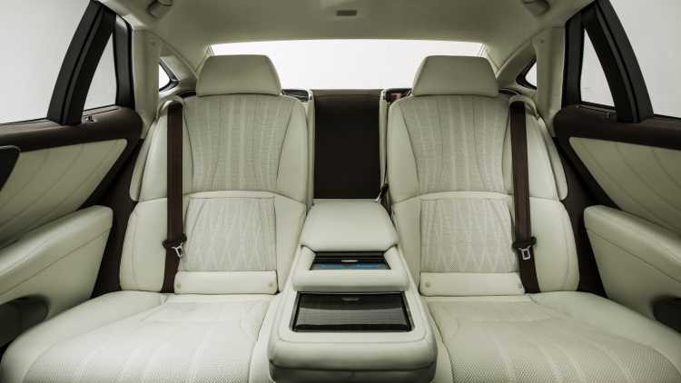 2017-naias-2018-lexus-ls-500-029-1