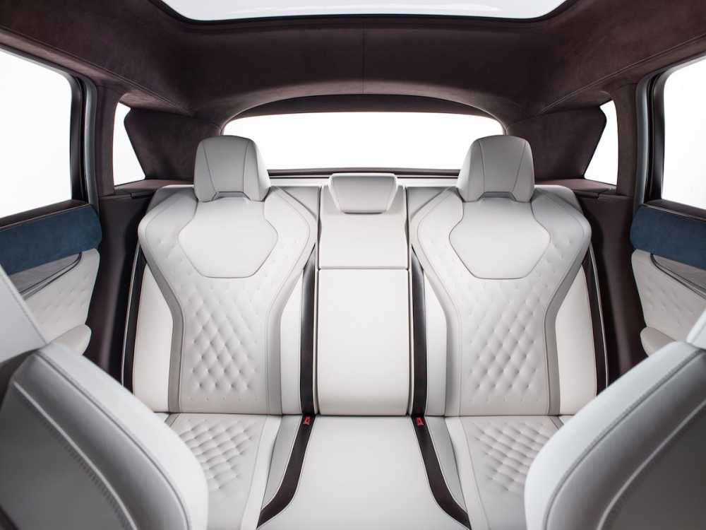 infiniti-purposefully-created-passenger-zones-by-creating-distinct-seats-for-each-passenger-while-still-keeping-the-middle-seat-as-an-option-the-seats-are-made-of-quilted-leather