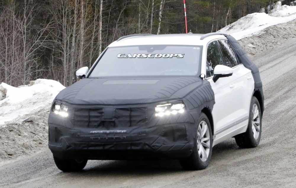 2019-VW-Touareg-13