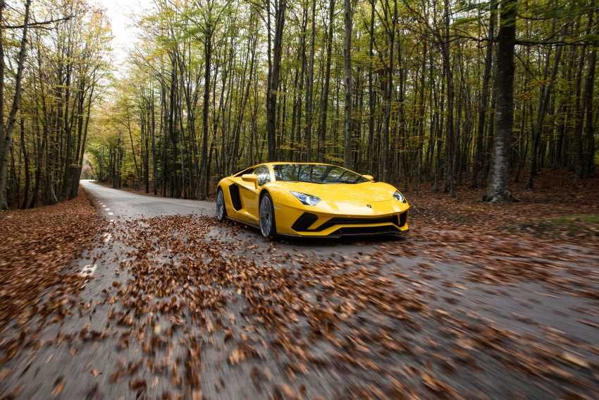 Lamborghini-Aventador-S-official-2-850x567