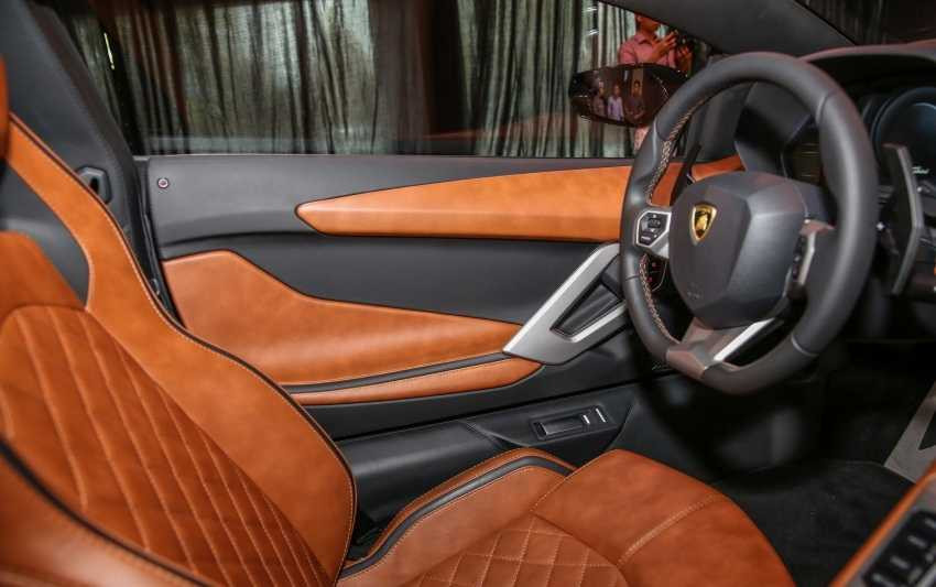 Lamborghini_AventadorS_Int-15-850x567