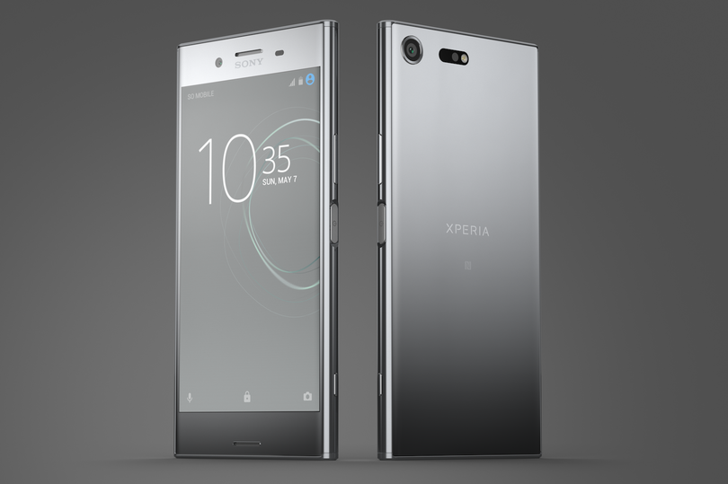 03_Xperia_XZ_Premium_silver_dualview