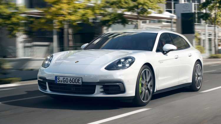 porsche-panamera-4-e-hybrid-sport-turismo-front-three-quarte-1