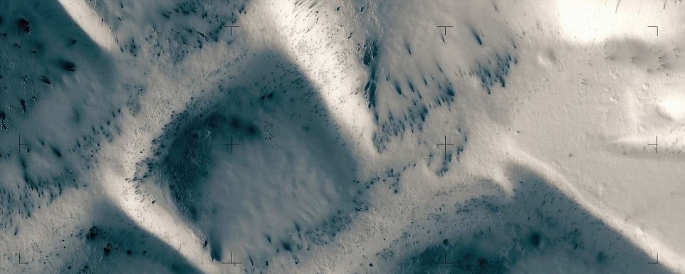 3E75E2CE00000578-4346520-Changing_landscapes_This_images_show_a_Transition_Boundary_betwe-a-49_1490372123531