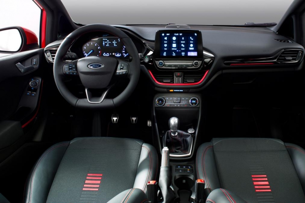 ford_fiesta_st-line_cockpit