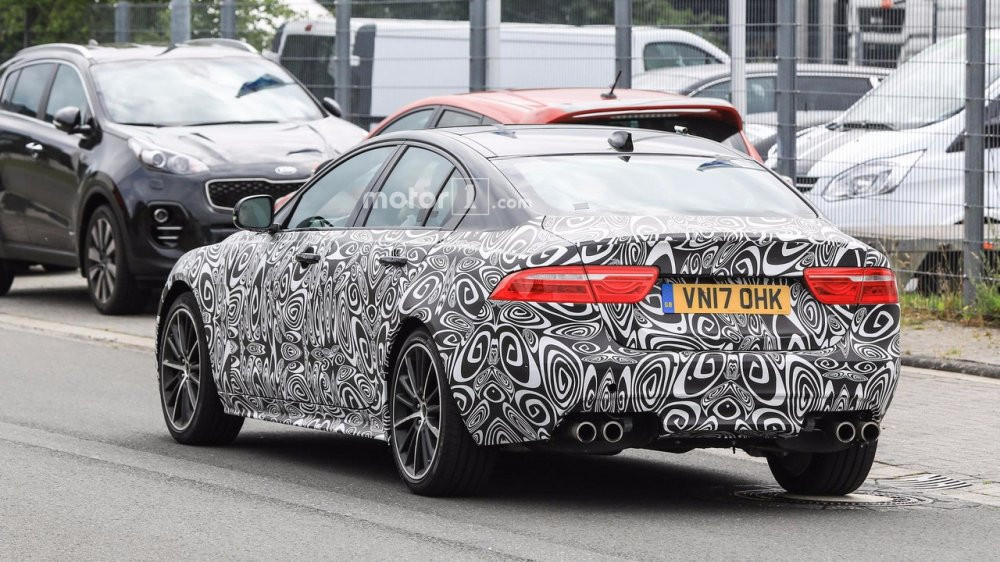 2019-jaguar-xe-svr-spy-photo (5) 5