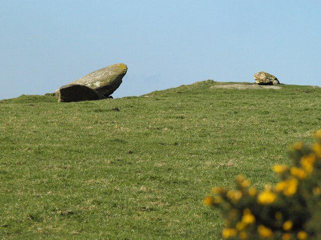 hendraburnick_quoit_-_geograph-org_-uk_-_733290-1