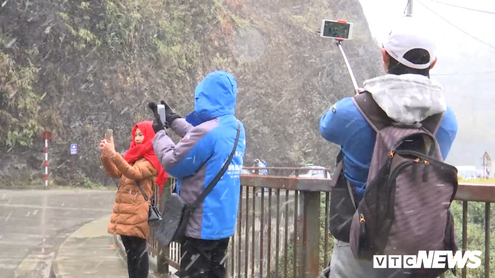 Sequence 02.Still014 9