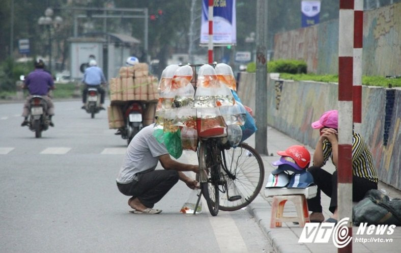 nguoi-ha-noi-chat-chiu-tung-m29_dujk