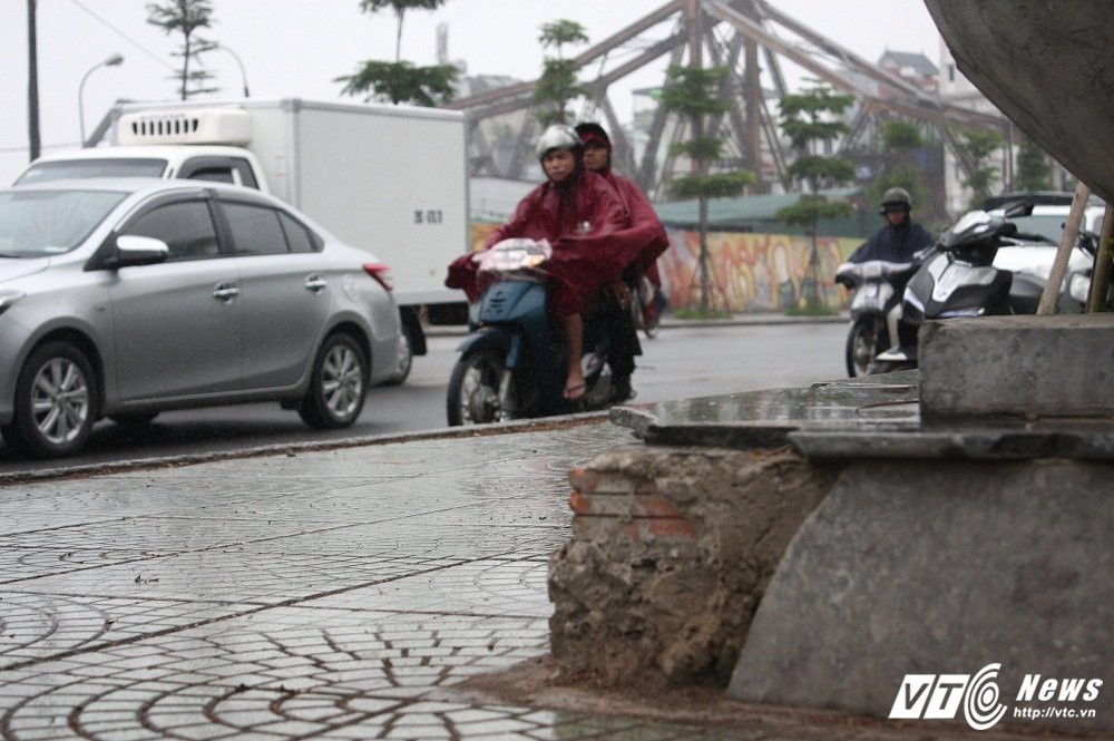 Hinh anh Cot dong ho ky niem 1000 nam Thang Long ngung hoat dong 16