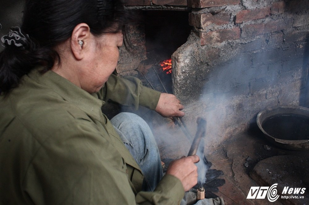 Hinh anh Nguoi phu nu hon 30 nam giu lua lo ren o Ha Noi 12