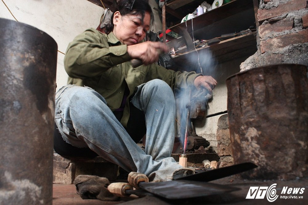 Hinh anh Nguoi phu nu hon 30 nam giu lua lo ren o Ha Noi 13