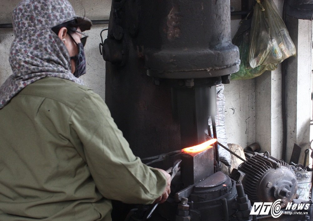 Hinh anh Nguoi phu nu hon 30 nam giu lua lo ren o Ha Noi 14