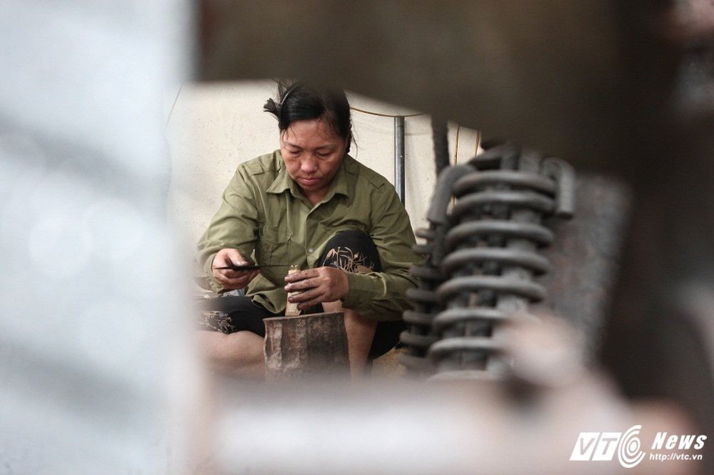 Hinh anh Nguoi phu nu hon 30 nam giu lua lo ren o Ha Noi 7